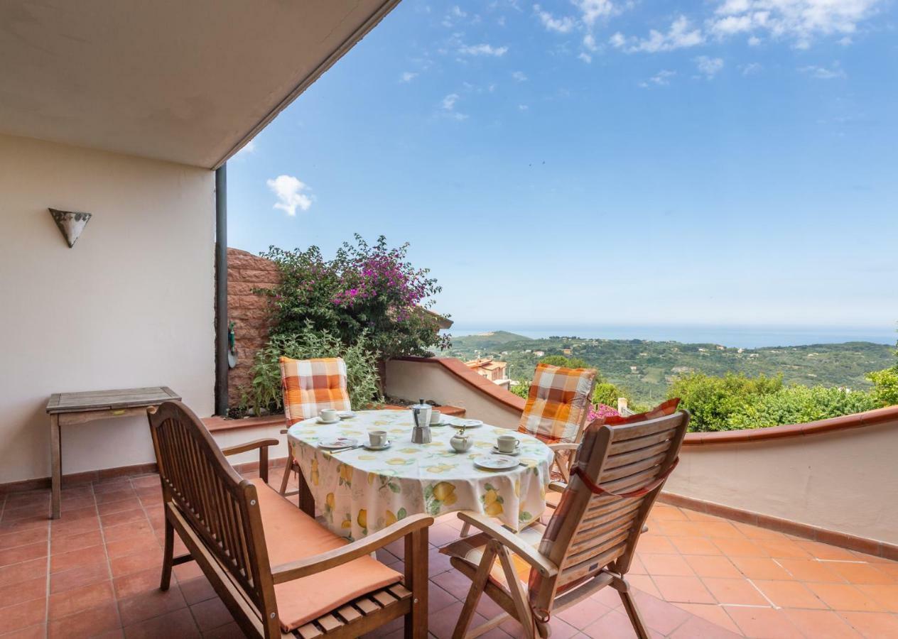 Casa Vista Mare Bosa/マゴマーダス エクステリア 写真