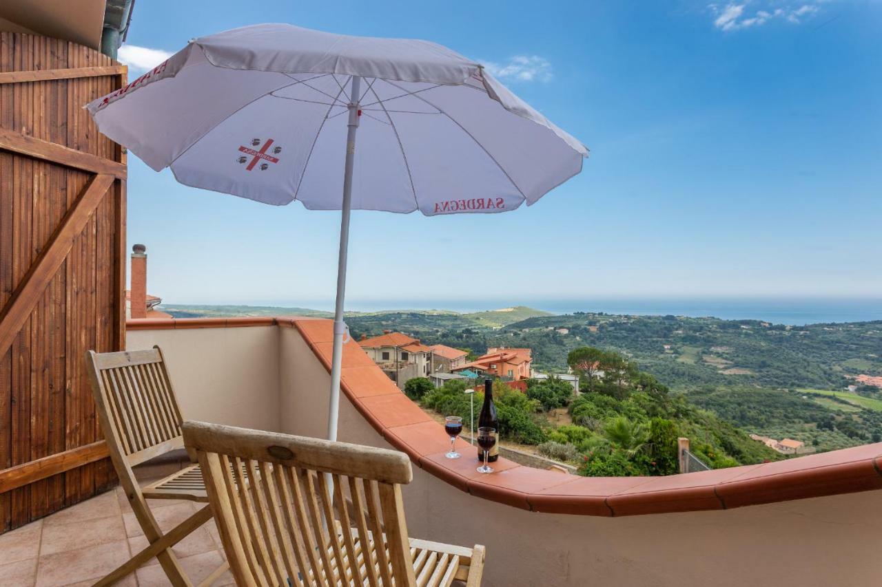 Casa Vista Mare Bosa/マゴマーダス エクステリア 写真